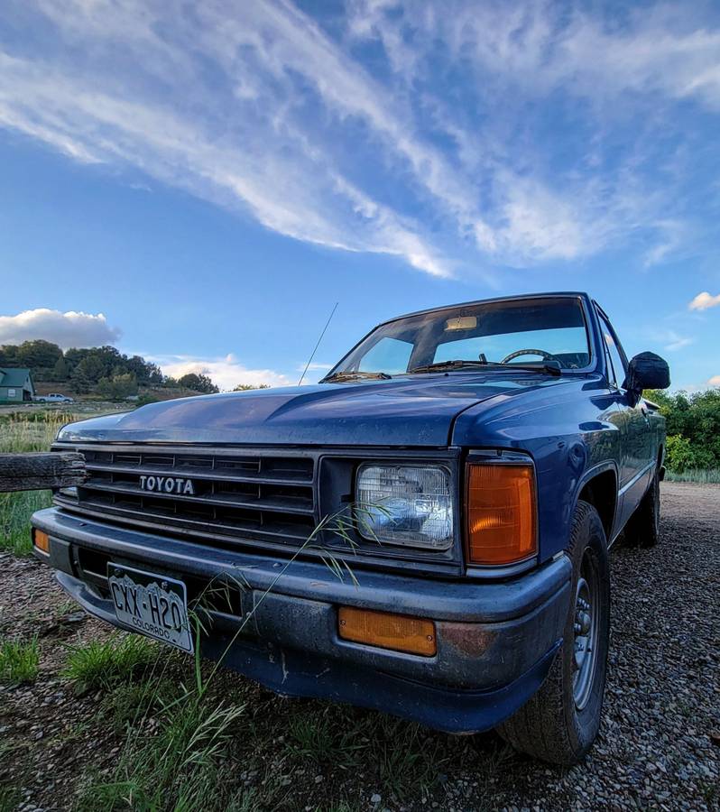 Toyota-pickup-1987-blue