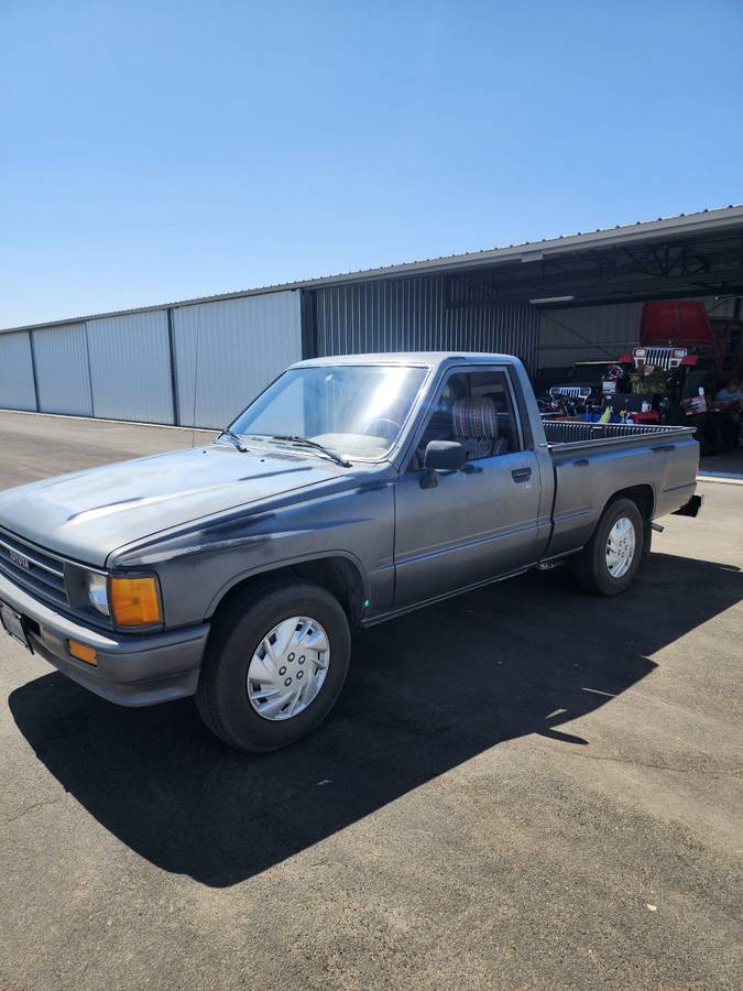 Toyota-pickup-1988-grey-10