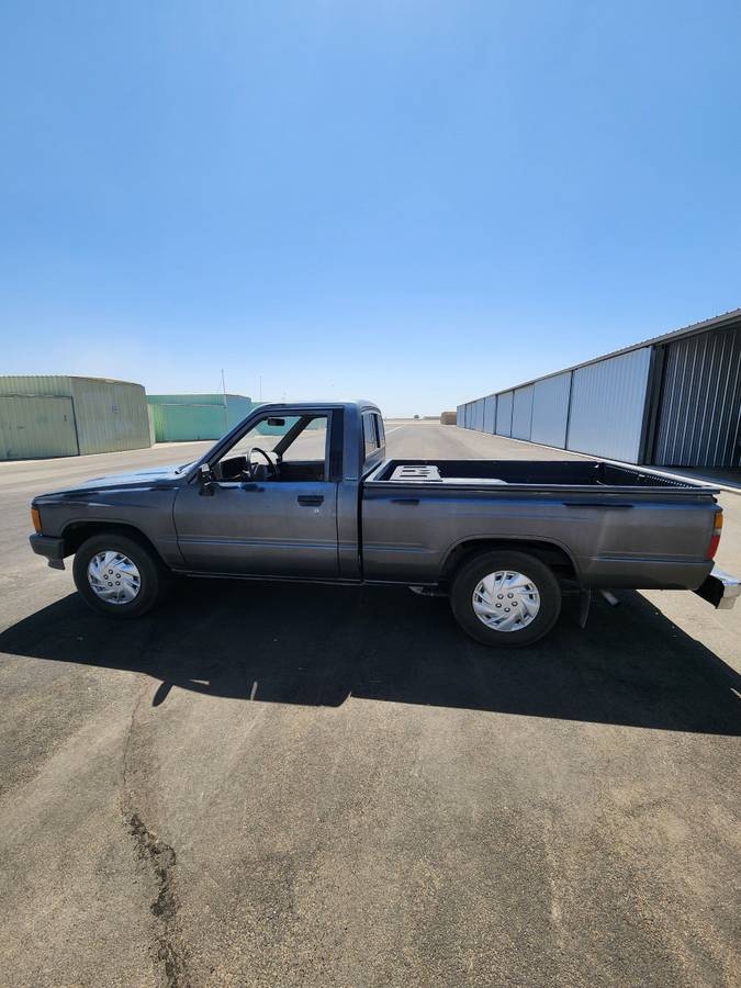 Toyota-pickup-1988-grey-3
