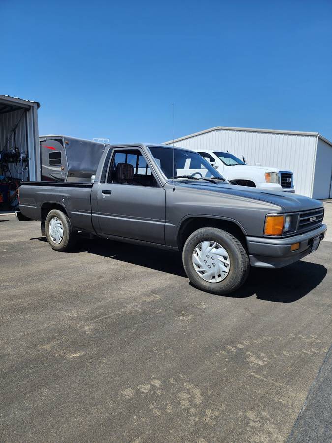 Toyota-pickup-1988-grey-4