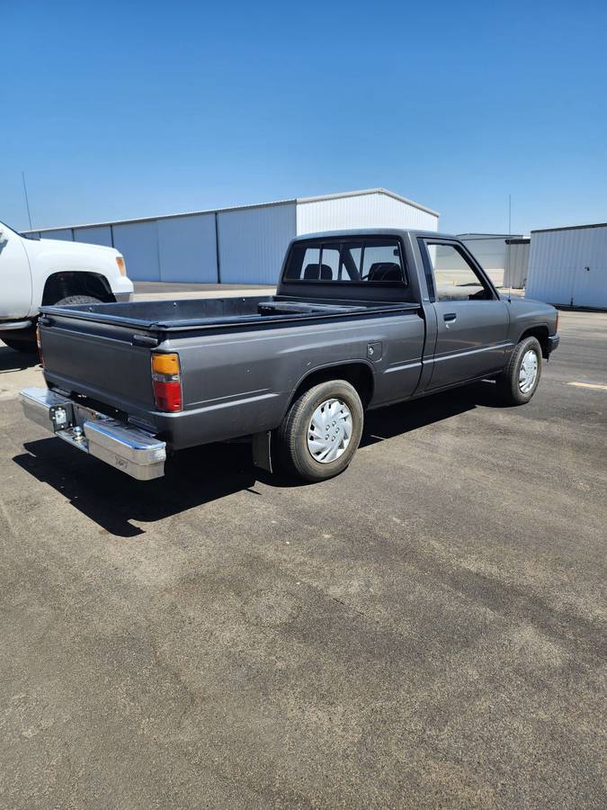 Toyota-pickup-1988-grey-5