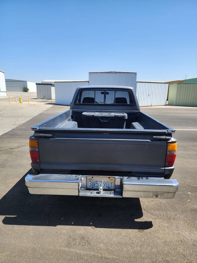 Toyota-pickup-1988-grey-6