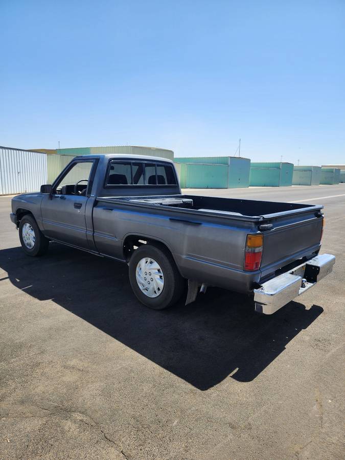 Toyota-pickup-1988-grey-7