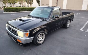 Toyota-pickup-1991-black-1