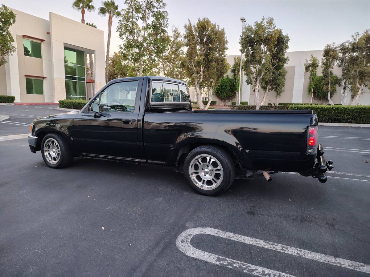 Toyota-pickup-1991-black-2