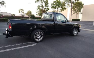 Toyota-pickup-1991-black-3