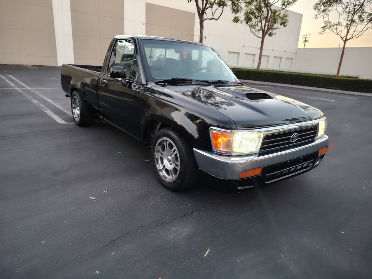 Toyota-pickup-1991-black-4
