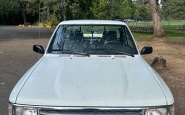 Toyota-pickup-1991-white-1