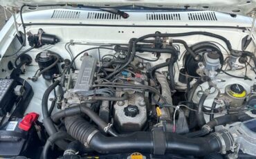 Toyota-pickup-1991-white-10