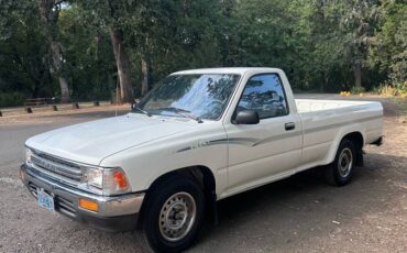 Toyota-pickup-1991-white-2