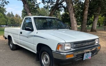 Toyota-pickup-1991-white