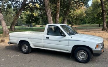 Toyota-pickup-1991-white-3