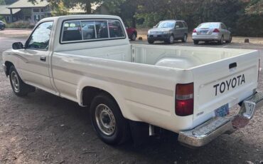 Toyota-pickup-1991-white-4
