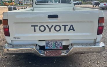 Toyota-pickup-1991-white-5