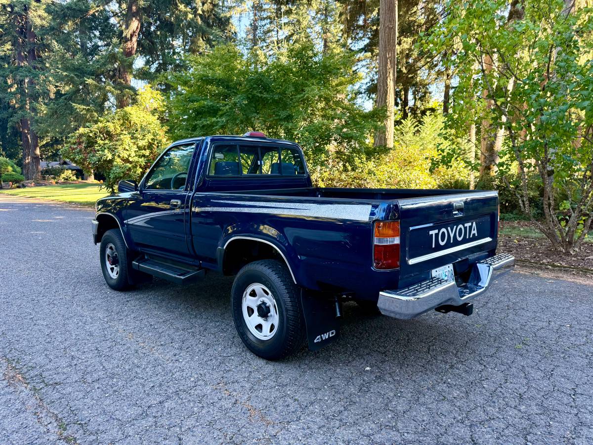 Toyota-pickup-1994-1
