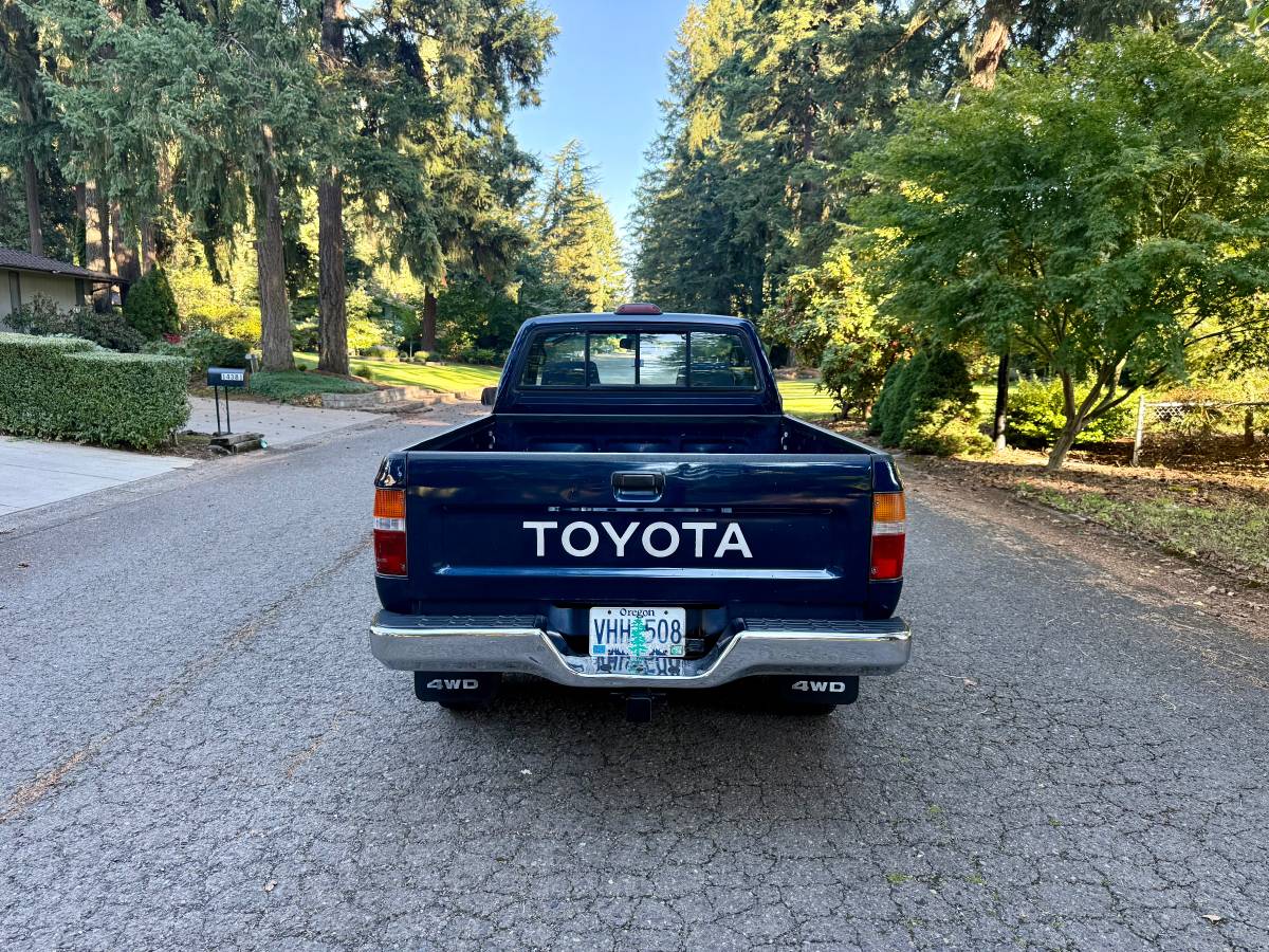 Toyota-pickup-1994-2