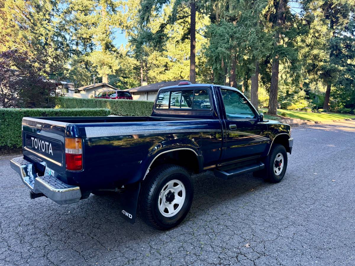 Toyota-pickup-1994-3