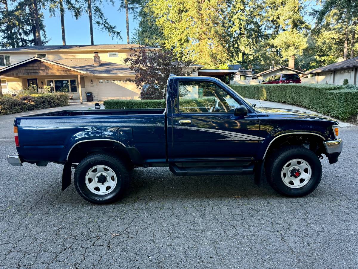 Toyota-pickup-1994-4