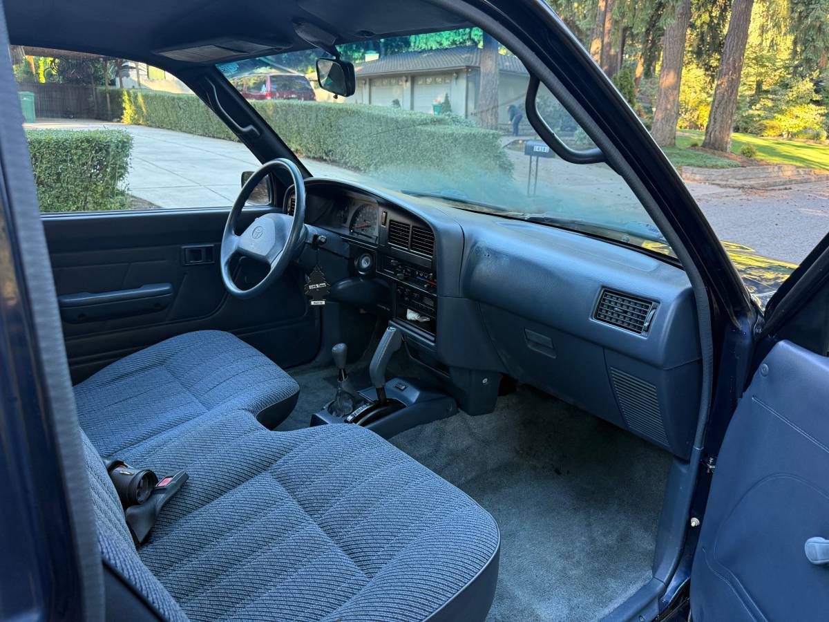 Toyota-pickup-1994-8