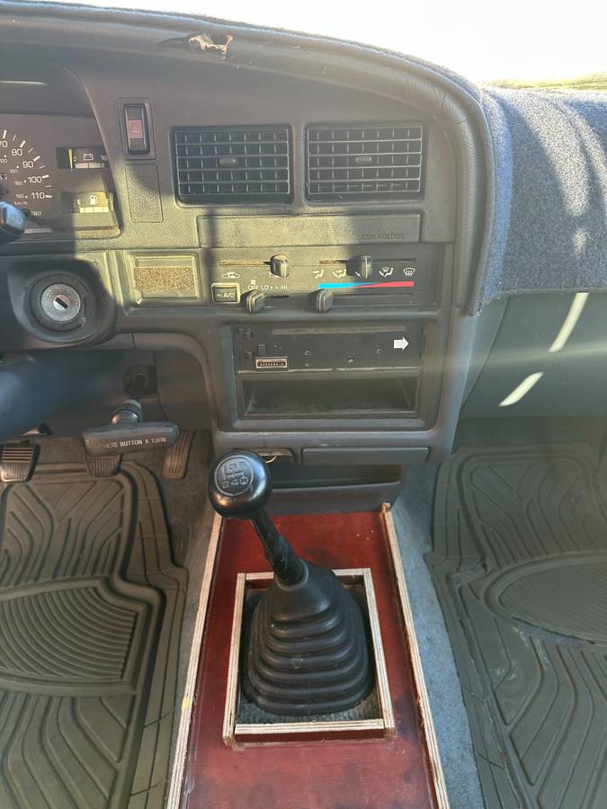 Toyota-pickup-1994-blue-11
