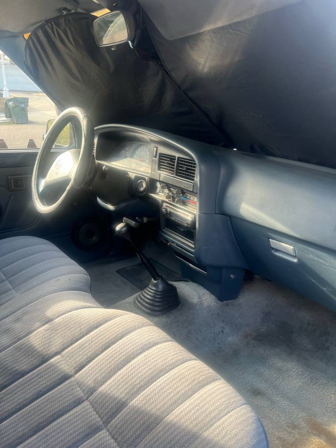Toyota-pickup-1994-blue-2