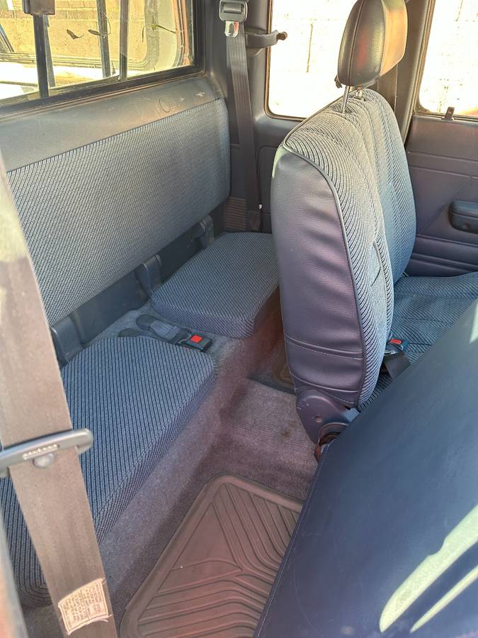 Toyota-pickup-1994-blue-8