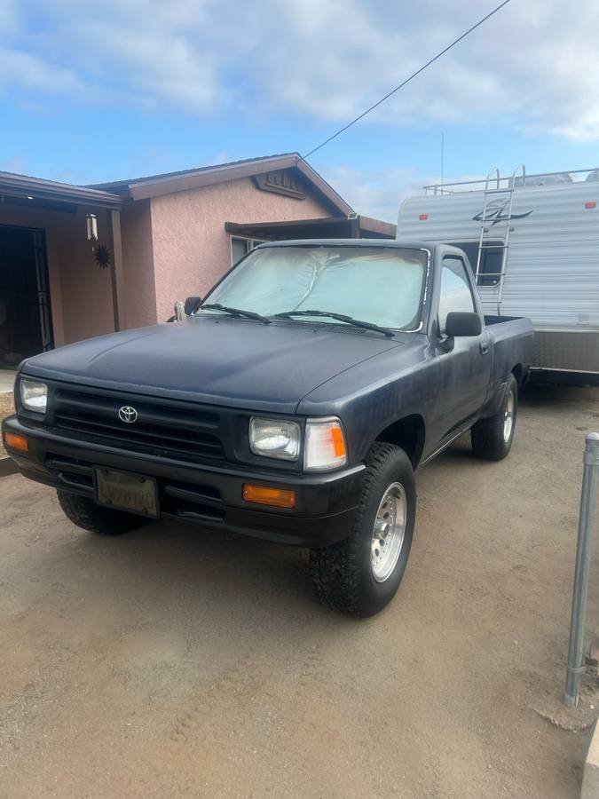 Toyota-pickup-1994-blue