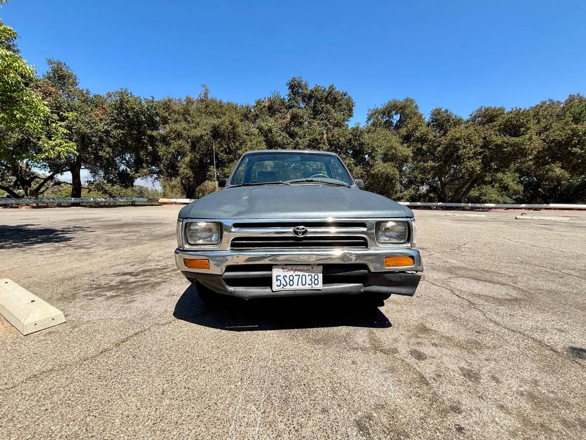 Toyota-pickup-1994-green-1