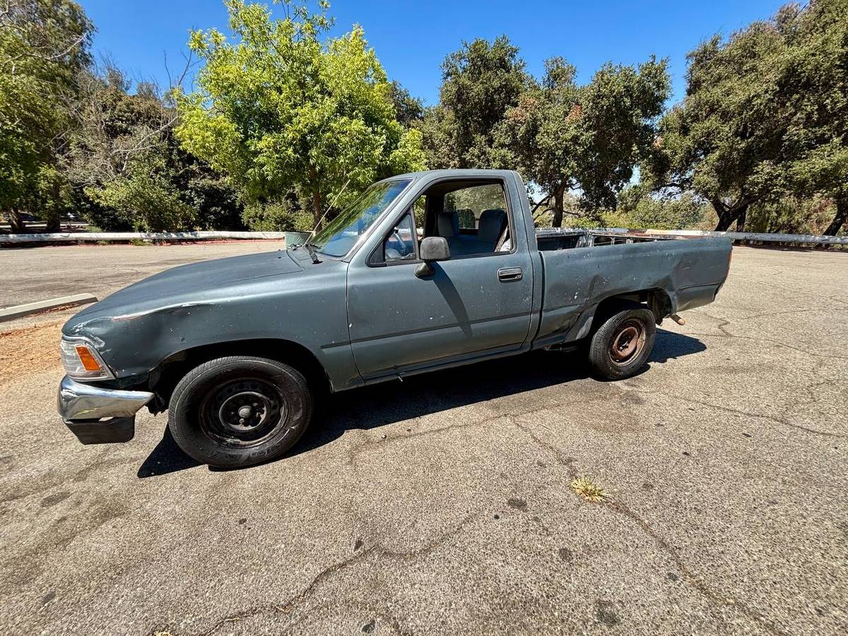Toyota-pickup-1994-green-19