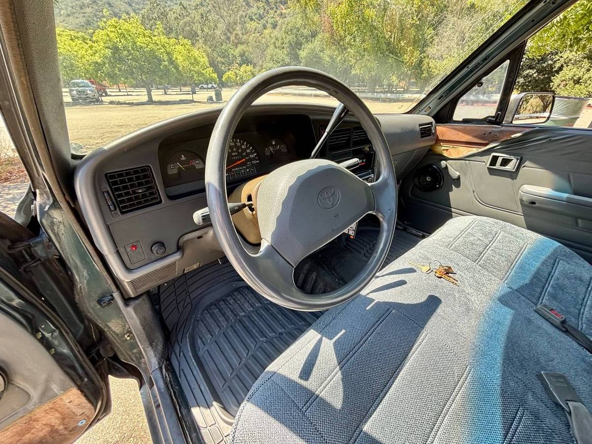 Toyota-pickup-1994-green-6