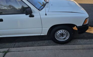 Toyota-pickup-1994-white-1