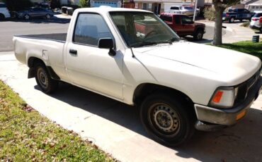Toyota-pickup-1994-white-1