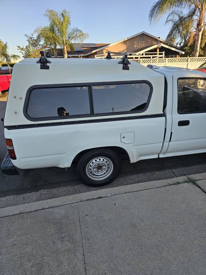 Toyota-pickup-1994-white-2