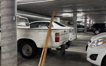 Toyota-pickup-1994-white-2