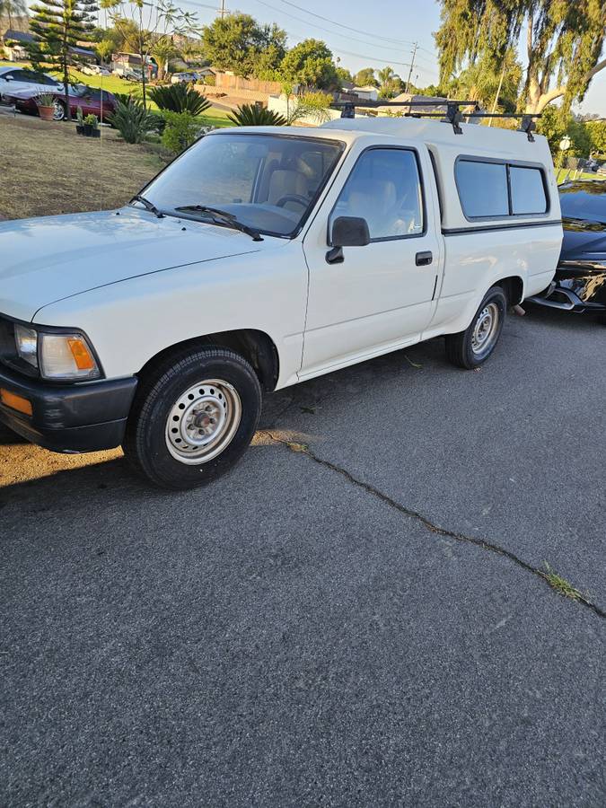 Toyota-pickup-1994-white-3