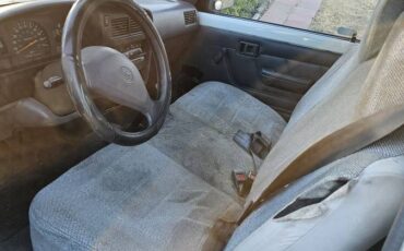 Toyota-pickup-1994-white-4