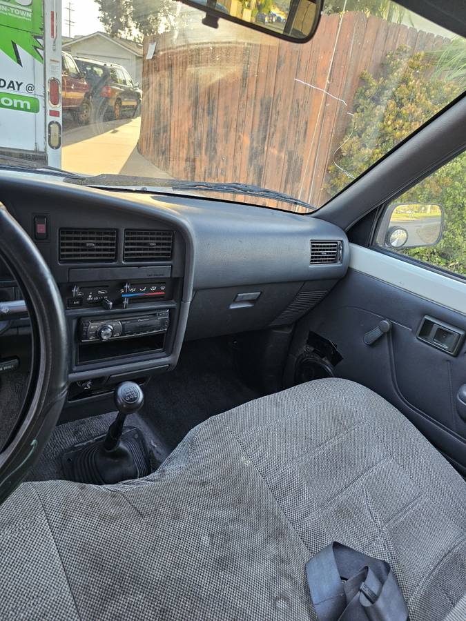 Toyota-pickup-1994-white-5