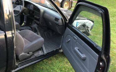 Toyota-pickup-1995-black-12
