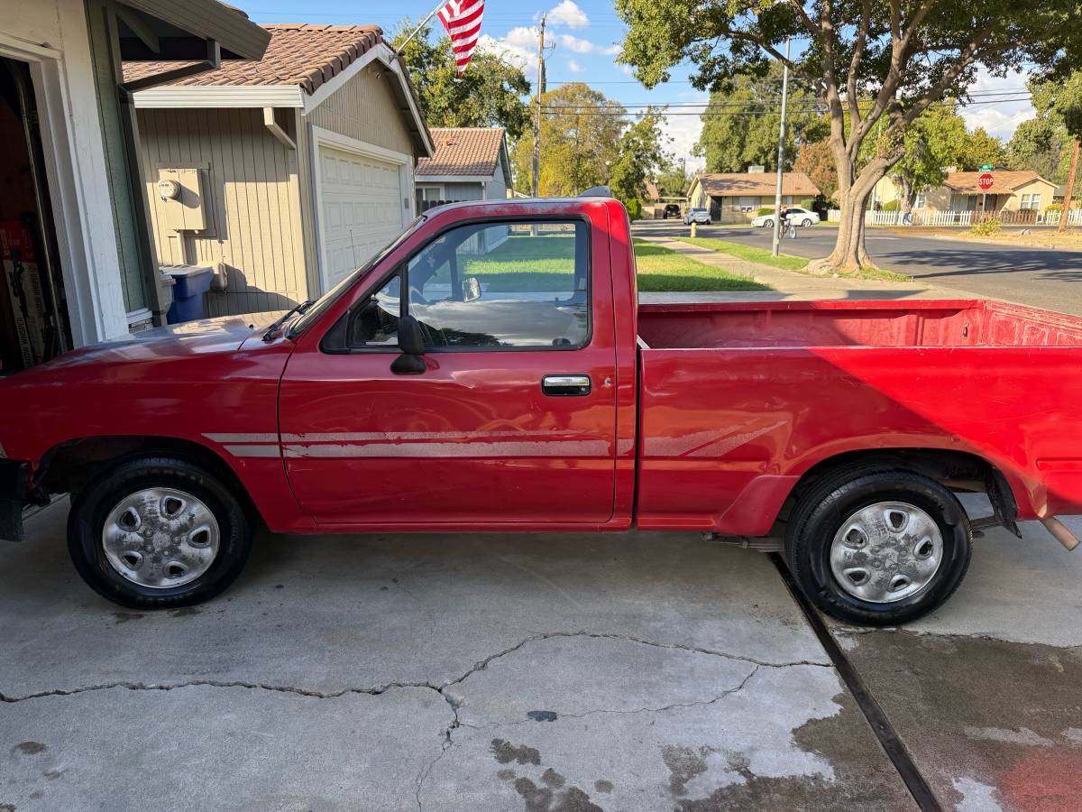 Toyota-pickup-1995-red-1