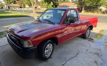 Toyota-pickup-1995-red-2