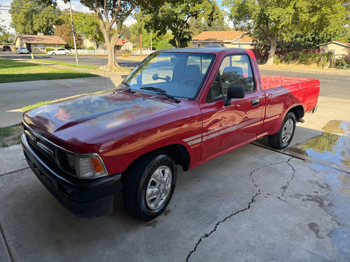 Toyota-pickup-1995-red-2