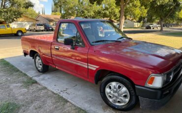 Toyota-pickup-1995-red