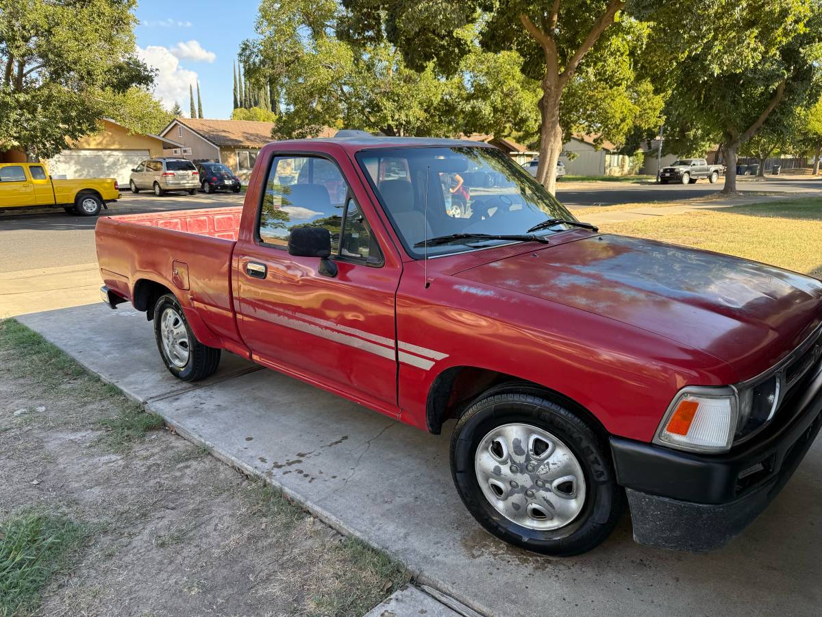 Toyota-pickup-1995-red