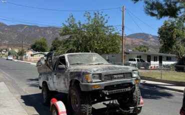 Toyota-pickup-4x4-1981-2