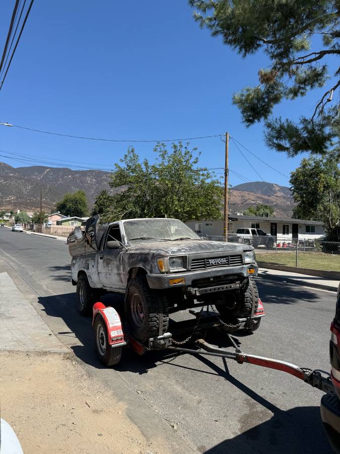 Toyota-pickup-4x4-1981-2