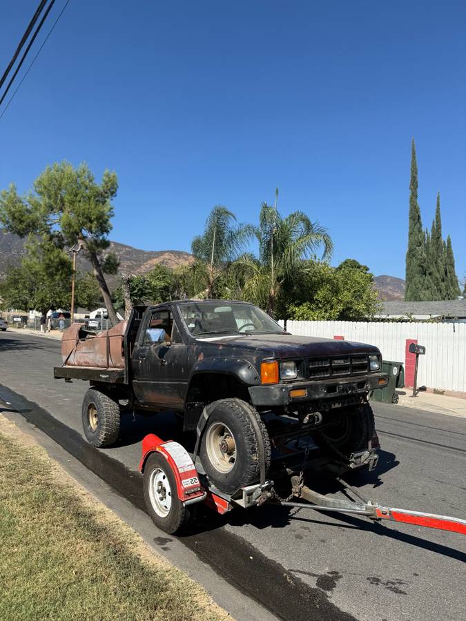 Toyota-pickup-4x4-1981-5
