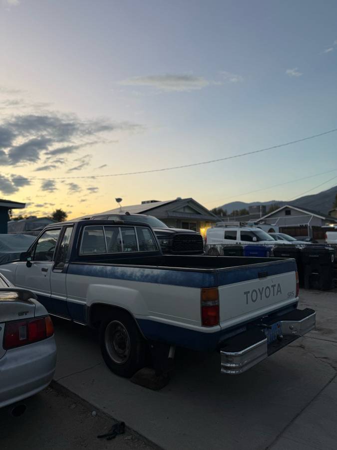 Toyota-pickup-4x4-1983-1