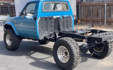 Toyota-pickup-4x4-1983-2