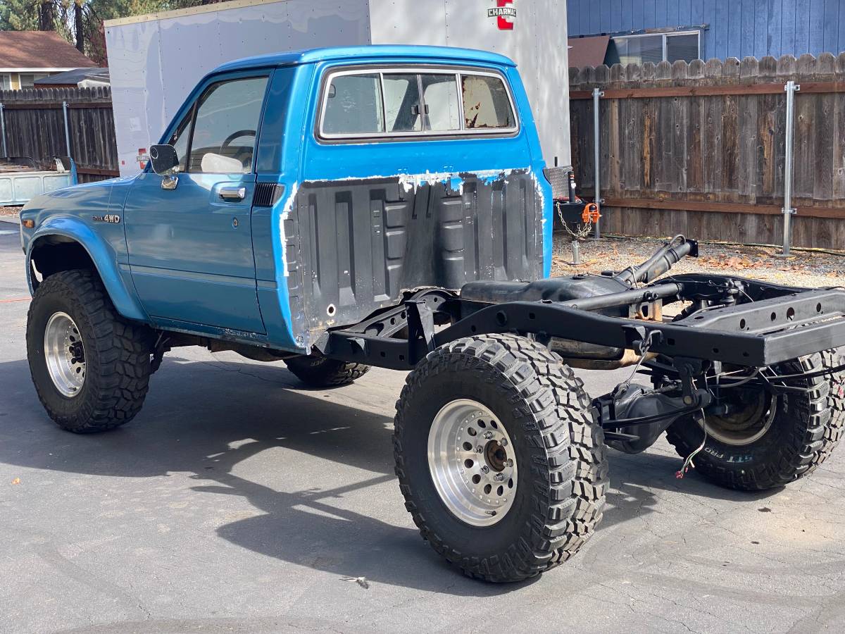 Toyota-pickup-4x4-1983-2