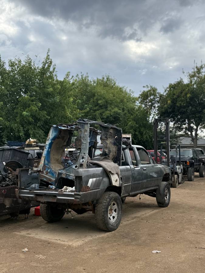 Toyota-pickup-4x4-1983-3